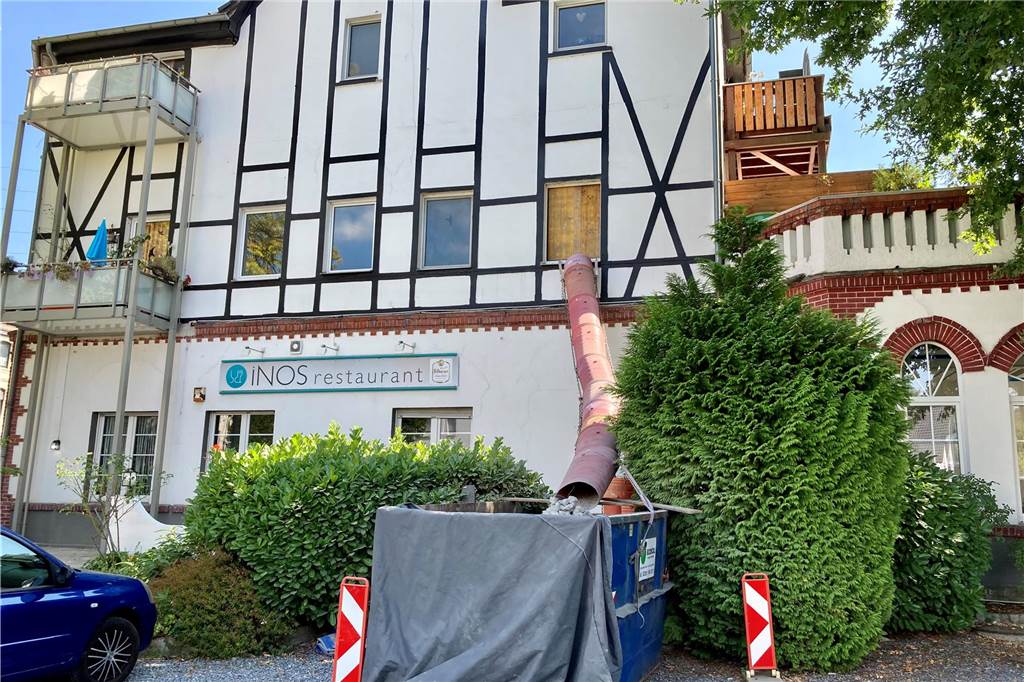 Restaurant in Waltrop: Das Inos-Team am Hebewerk zieht die Reißleine So sah es über Monate am Restaurant Inos aus: Im ersten Geschoss des historischen Ausflugslokals musste die Decke saniert werden.