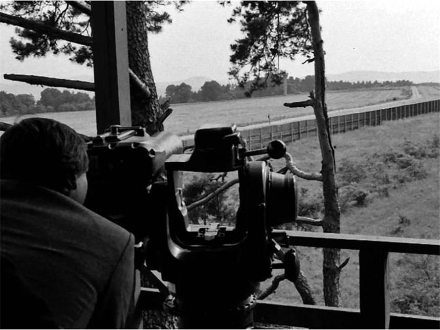 Deutsche Teilung: Zeitgeschichte entlang des Grünen Bandes So sah es zur Zeit der deutschen Teilung am Wachpunkt Point Alpha an der Grenze zur DDR aus. Die Feinde standen sich hier gegenüber. Foto: Point Alpha Stiftung