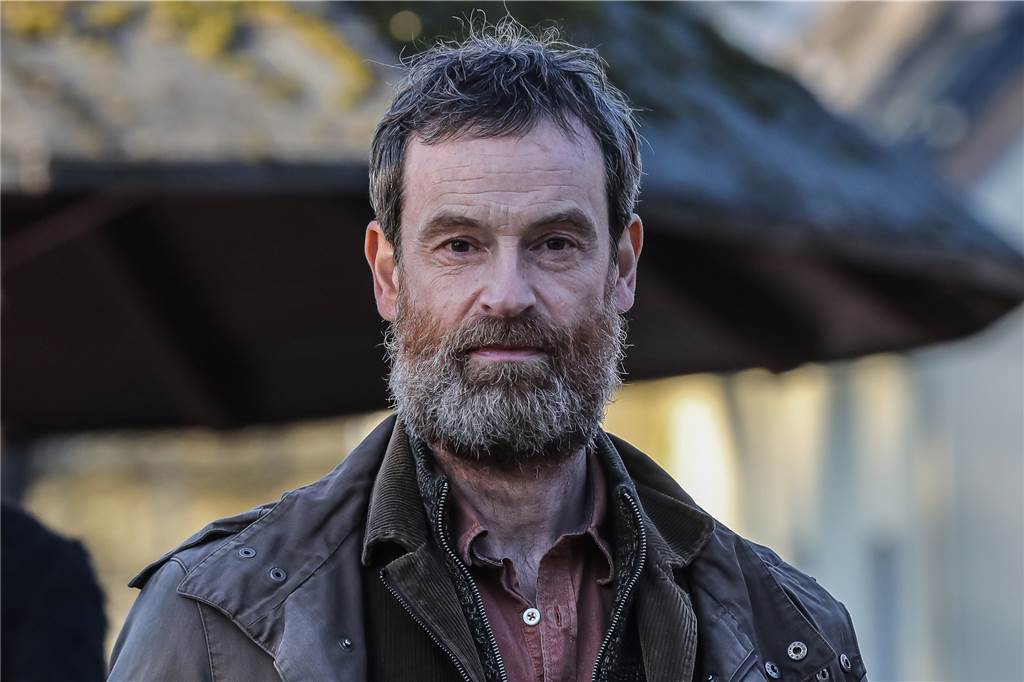 Erstes Drehbuch von Hartmann: Der neue Dortmund-Tatort wird überraschend witzig So sah Peter Faber bei den Dreharbeiten aus.