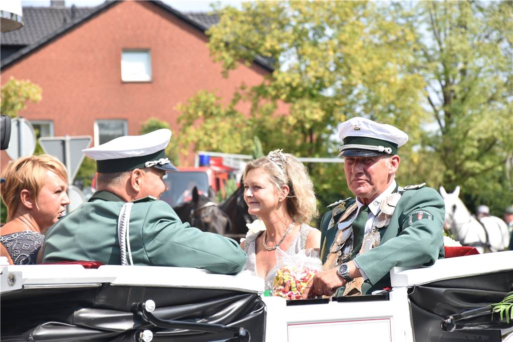 Einmalig: Drei Schützenvereine feiern in Nordkirchen gemeinsames Schützenfest So schön soll die Stimmung werden. Barbara und Frank Kiene, die Südkirchener Regenten, kennen die Atmosphäre schon.
