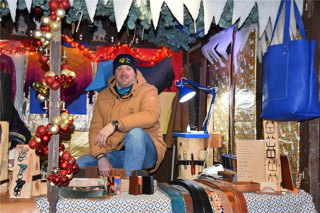 Weihnachtsmarkt auf Hof Lenz in Ascheberg: Wir zeigen die schönsten Fotos Menschen feiern auf dem Weihnachtsmarkt auf Hof Lenz in Ascheberg 2024.