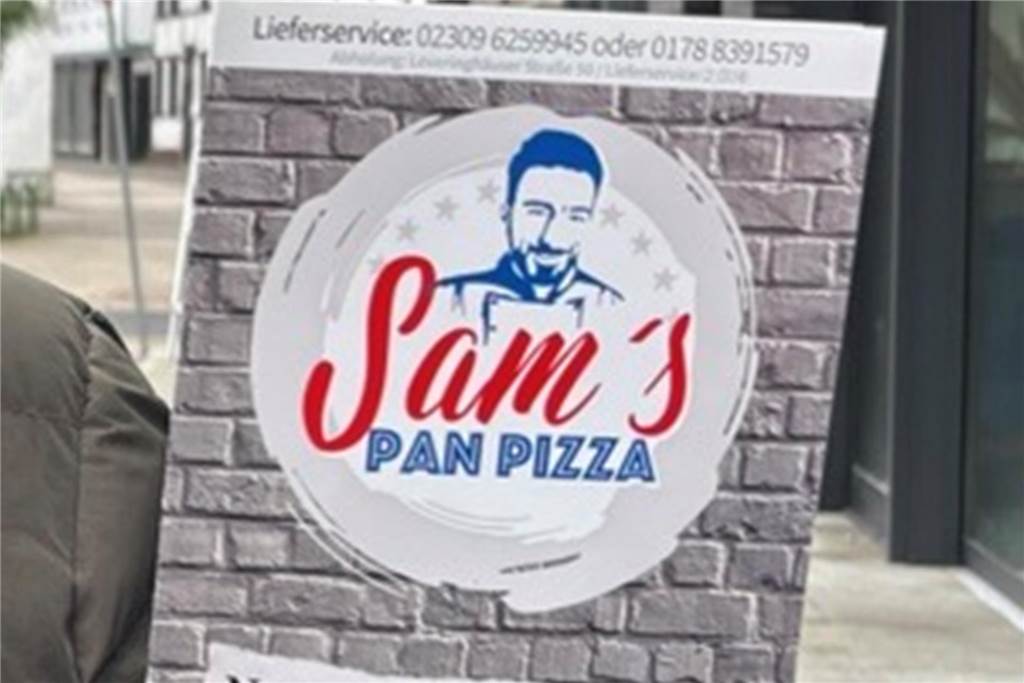 Pizza-Lieferservice wurde Auto gestohlen: „Wer macht den sowas?“ So sehen die Aufkleber auf dem gestohlenen Auto aus.