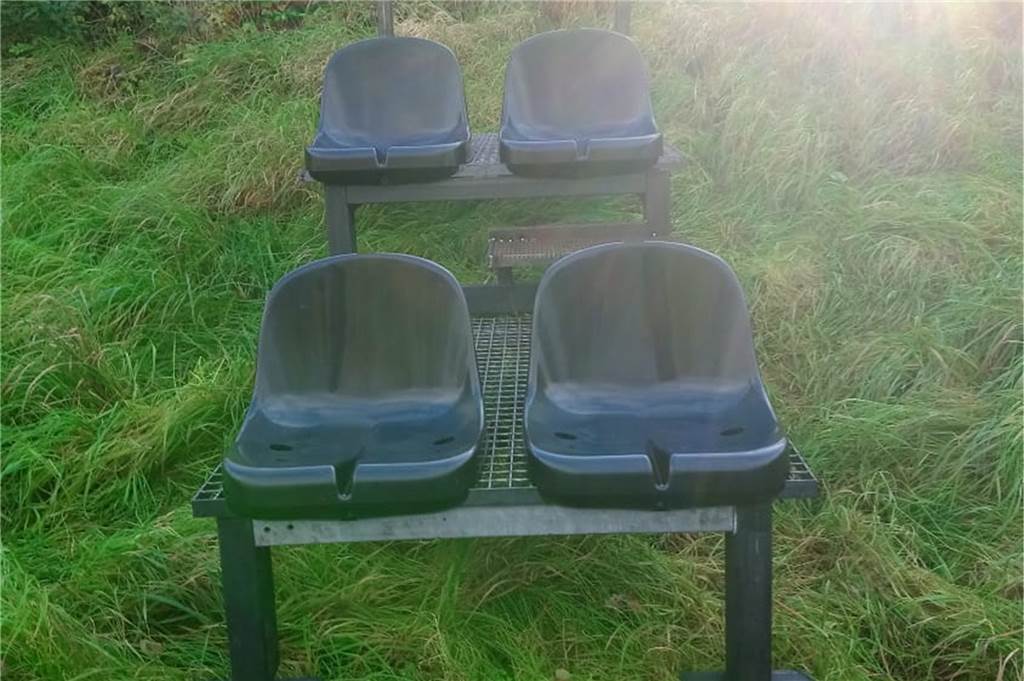 So sehen die einzelnen Elemente der neuen Frohlinder Tribüne aus - inkl. Plastiksitzschalen.