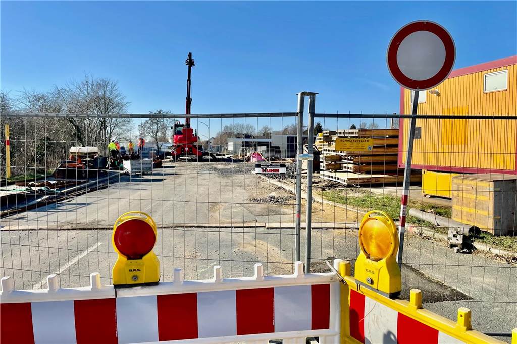 Brückenneubau Am Remberg sorgt weiter für Staus auf der B236 Am Remberg in Dortmund