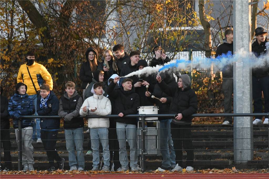 So sehen Sieger aus! Die B-Junioren des SV Wacker Obercastrop gewannen den Kreispokal durch ein 3;2 im Finale gegen den FC Frohlinde.