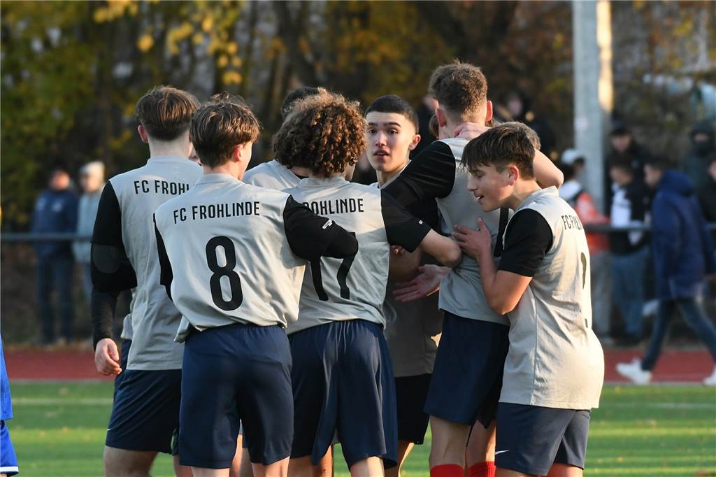 So sehen Sieger aus! Die B-Junioren des SV Wacker Obercastrop gewannen den Kreispokal durch ein 3;2 im Finale gegen den FC Frohlinde.