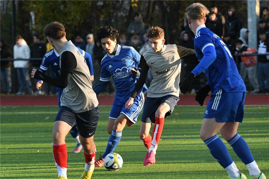 So sehen Sieger aus! Die B-Junioren des SV Wacker Obercastrop gewannen den Kreispokal durch ein 3;2 im Finale gegen den FC Frohlinde.