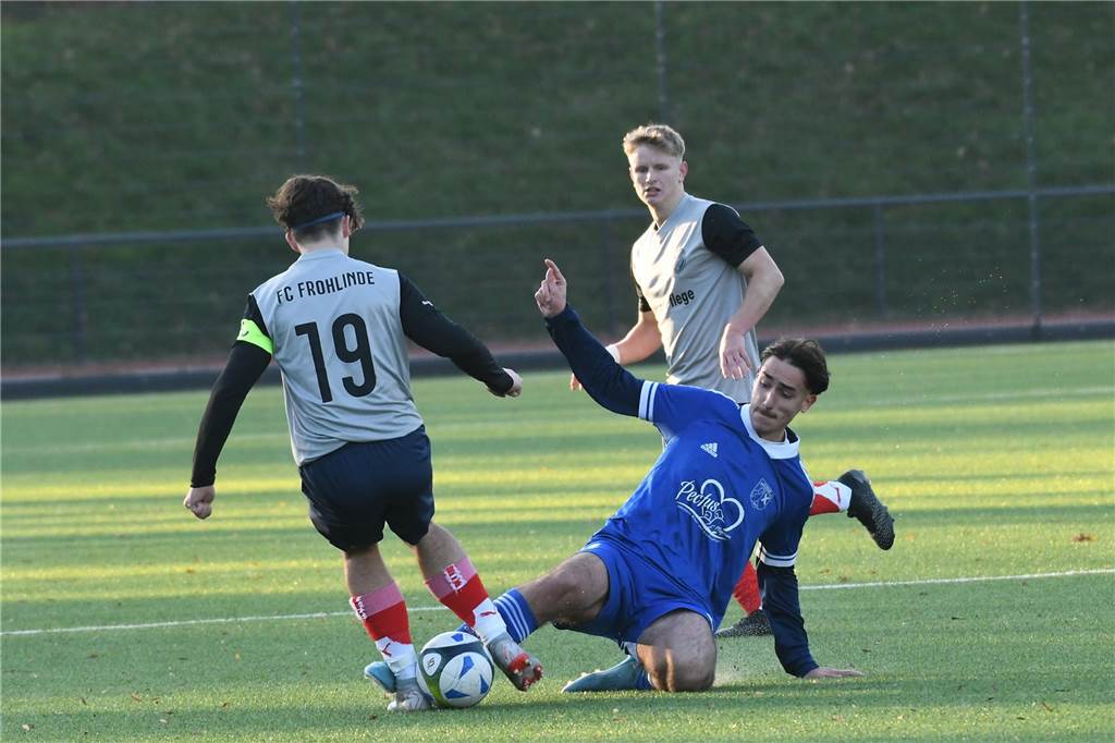 So sehen Sieger aus! Die B-Junioren des SV Wacker Obercastrop gewannen den Kreispokal durch ein 3;2 im Finale gegen den FC Frohlinde.