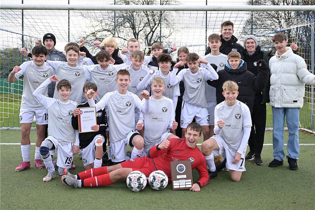 Finale der C-Junioren: GW Erkenschwick gegen TuS Haltern So sehen Sieger aus: Die U15 von TuS Haltern am See hat den Kreispokal gewonnen.
