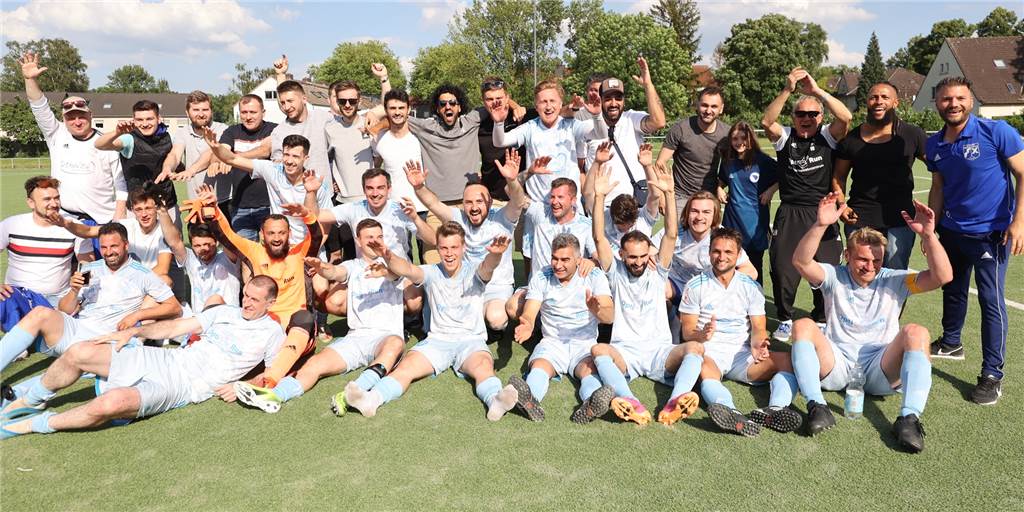 Wacker Obercastrop III besiegt VfL Herne nach Verlängerung, der Aufstieg ist aber noch nicht amtlich So sehen Sieger aus! Wacker Obercastrop III ist in die Kreisliga B aufgestiegen.