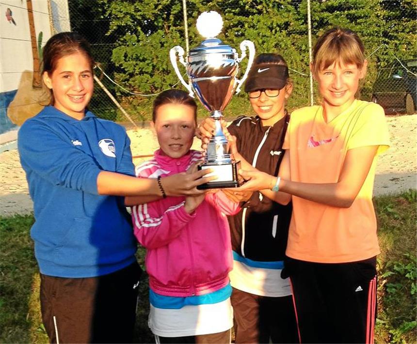 U12-Mädchen des TC BW Werne sind Westfalenmeister So sehen Siegerinnen aus: Helin Keskin, Amelie Korte, Louisa Völz, Jule Brauer (von links) siegten bei den Westfalenmannschaftsmeisterschaften.