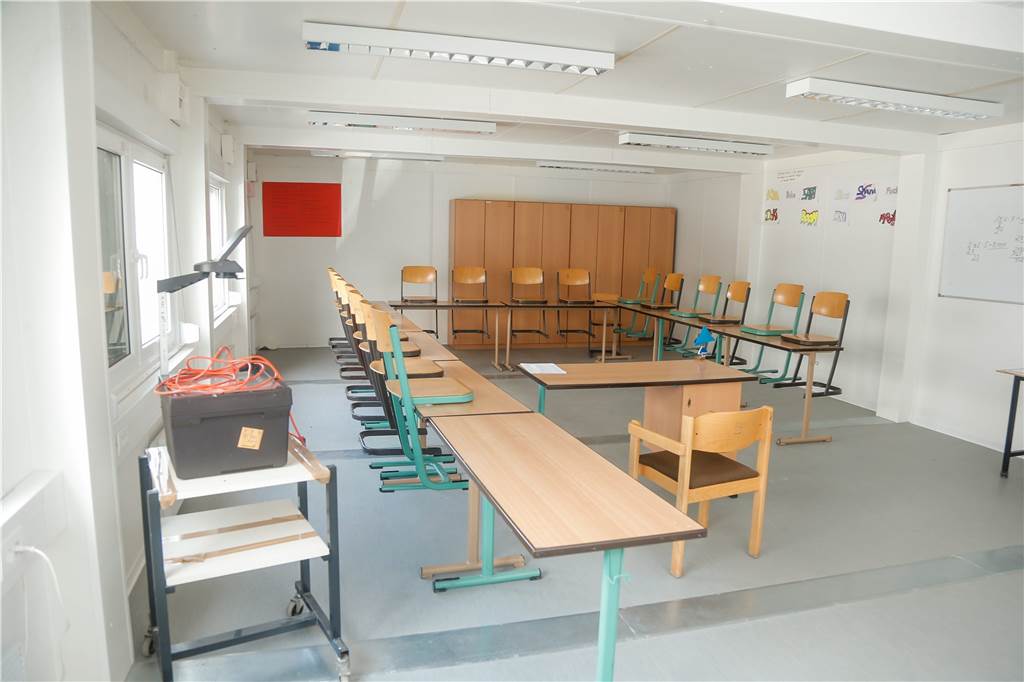 So sehen Unterrichtsräume in Containern aus.
