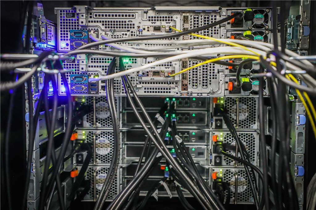 Internetknoten in Dortmund eröffnet - Besseres Netz für Videos und Gaming Im Rechenzentrum in Dortmund
