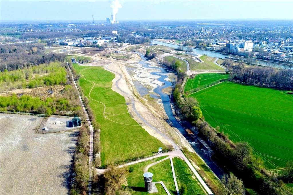 Emscherland geht in die Verlängerung – Fertigstellung erst 2023 Recklinghausen: Emscherland von Westen, unten ist der Kawamata-Turm zu sehen.