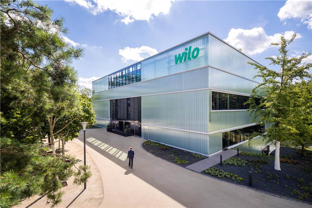Hier vernetzen sich namhafte Kunden: Wilo eröffnet Networking Cube So sieht das Gebäude von Außen aus.