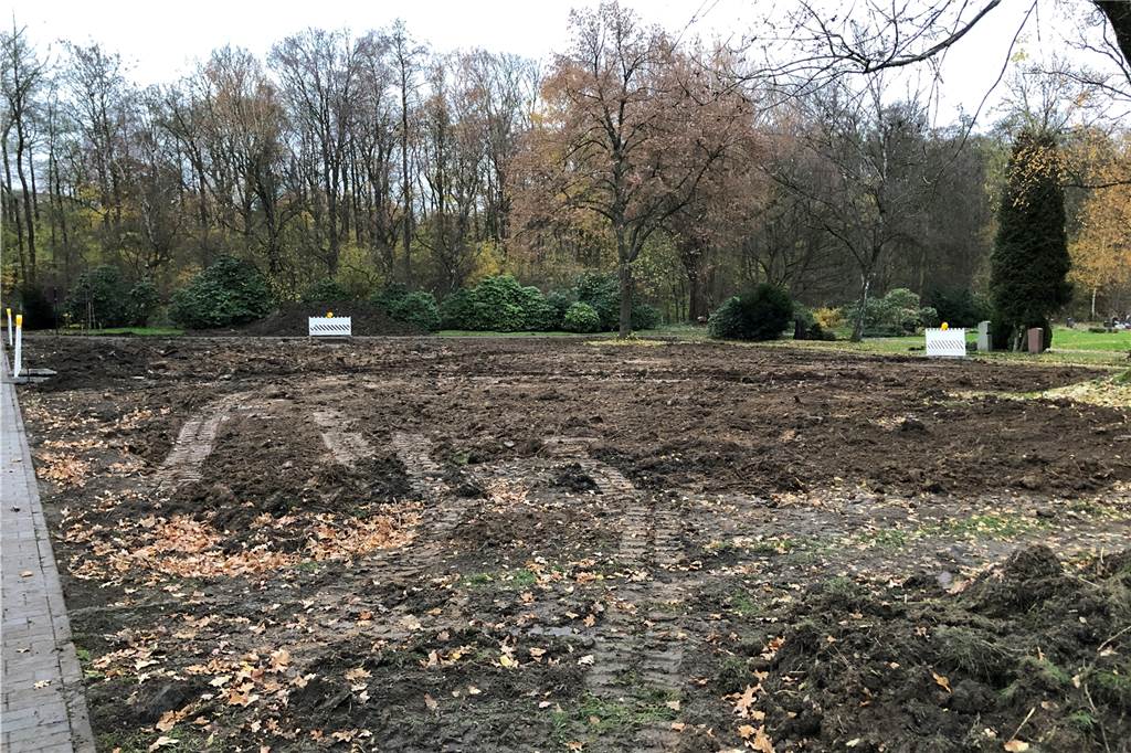 Auf dem Nordfriedhof entsteht ein Feld mit Obstbaumgräbern So sieht das neu entstehende Obstbaumgräberfeld derzeit aus.