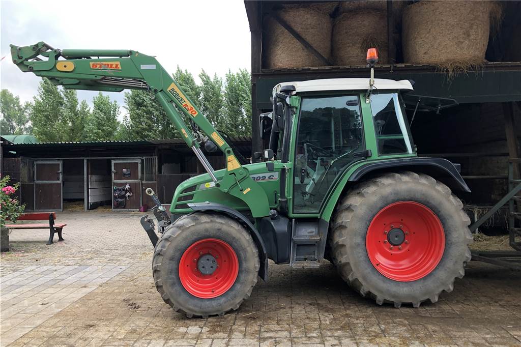 Trecker im Wert von 55.000 geklaut - Fahndung führt zum Happy End So sieht der 18 Jahre alte Fendt 309 von Hans Wilhelm Baukoh aus. Er muss nun für einige kleine Reparaturen in eine Treckerwerkstatt nach Olfen