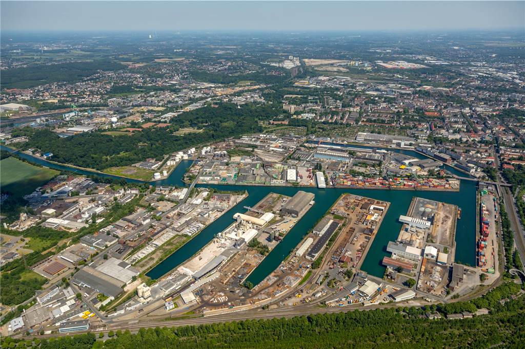 Hafen wird 120 Jahre – mit historischen Fotos vom Kaiserbesuch und einer riesigen Attrappe So sieht der Dortmunder Hafen heute aus.