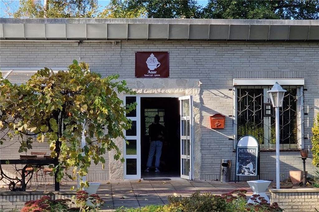 Somaye und Maja eröffnen einzigartiges Café in Dortmunder Stadtteil So sieht der Eingangsbereich aus: Das Kunst-Café folgt hier auf eine Gartenvereinsstätte