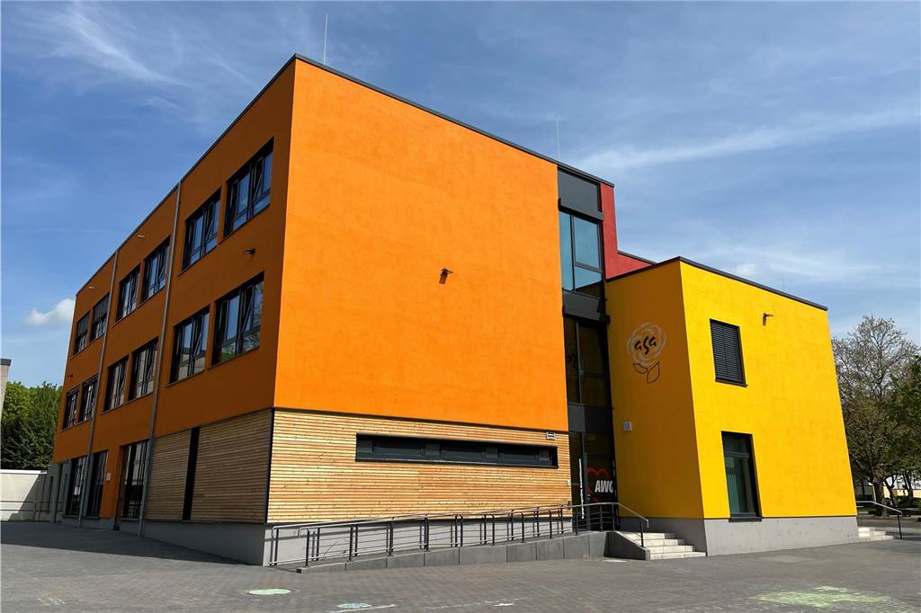 Geschwister-Scholl-Gesamtschule kann Neubau endlich in Betrieb nehmen So sieht der Neubau auf dem Schulhof der Geschwister-Scholl-Gesamtschule, in dem auch die Awo Brackel untergebracht ist, von außen aus