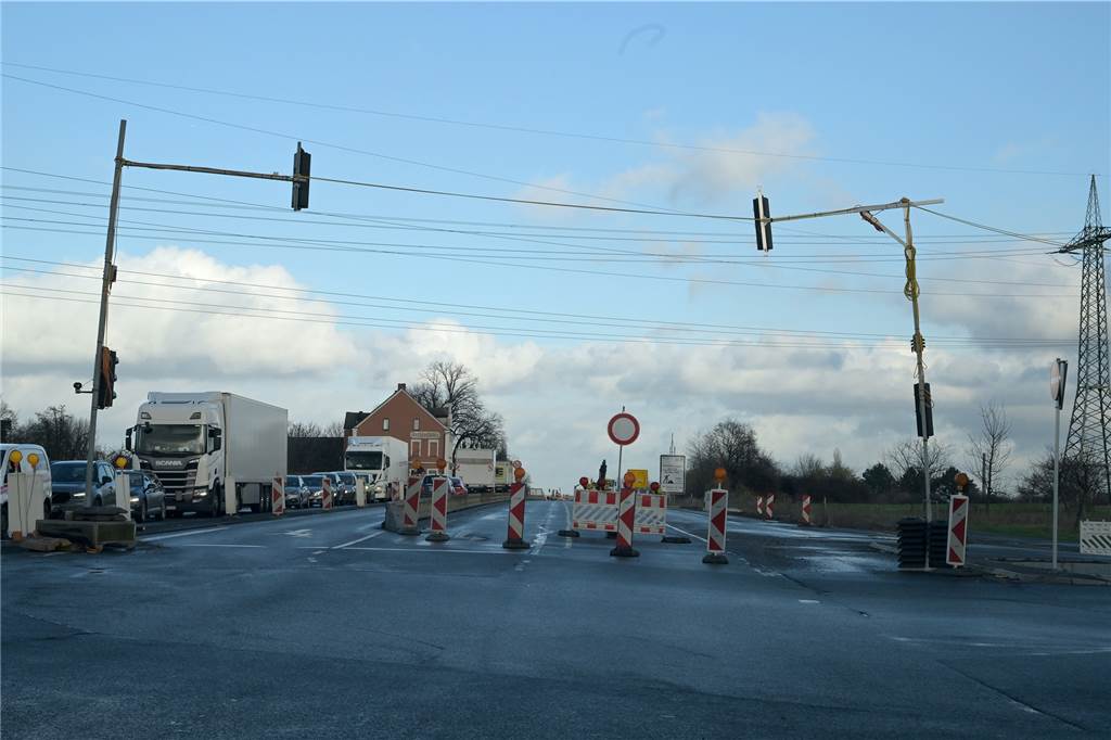 Ampel an B54 noch auf Gegenfahrbahn: Straßen.NRW will zeitnah nachbessern So sieht die Ampelsituation an der Kreuzung B54/B236 aus, wenn man von Dortmund Richtung Lünen unterwegs ist.