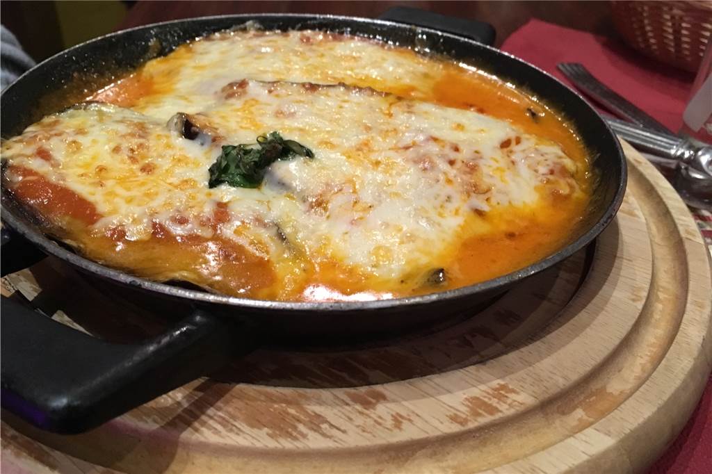 So sieht die Auberginenlasagne aus.