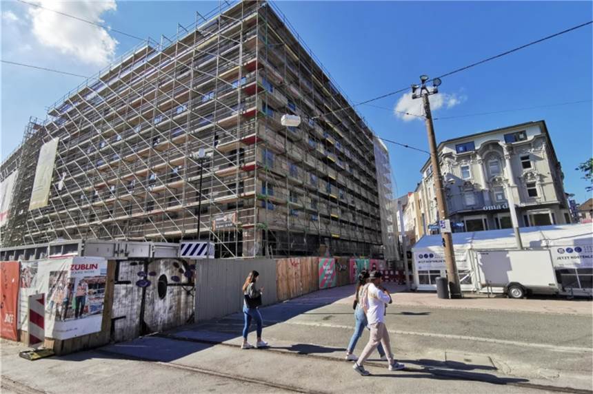 Endspurt: Riesen-Neubau in Dortmunds City wird bald enthüllt So sieht die Base-Camp-Baustelle Anfang August aus.