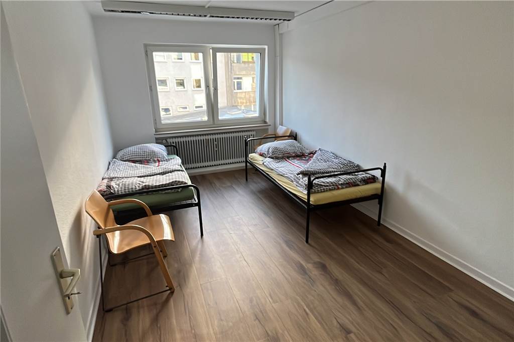 Neue Notschlafstelle für suchtkranke Wohnungslose am Wall Die Basis-Einrichtung der Zimmer in der neuen Notschlafstelle für wohnungslose Drogenabhängige in Dortmund.