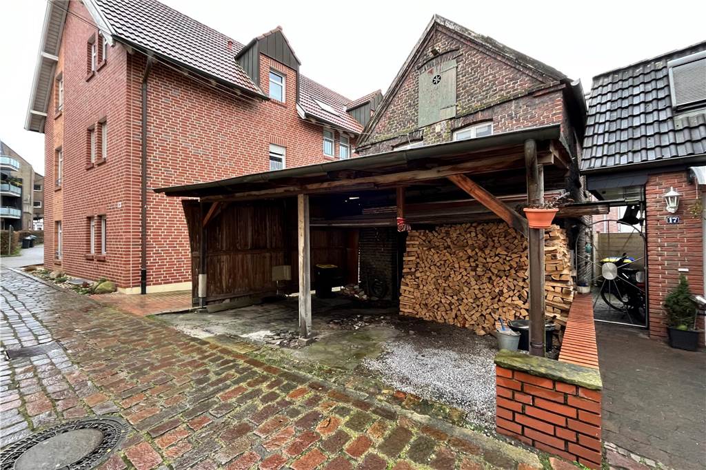 Problemdenkmäler in der Altstadt dürften bald neue Eigentümer haben Die frühere Stuhlmacherwerkstatt an der Westmauer in Werne von außen.