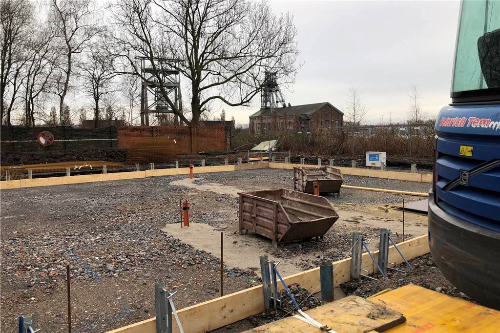 So sieht die Kindergarten-Baustelle im Schatten der Zeche-Gneisenau-Relikte heute aus