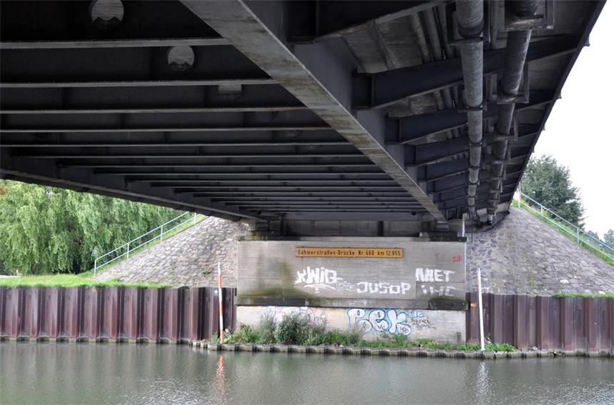 Kanalbrücke Gahmener Straße droht Vollsperrung So sieht die marode Kanalbrücke von unten aus.