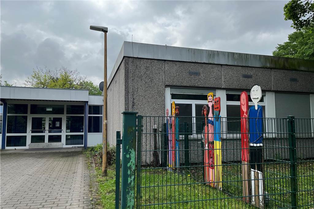 Eifersucht: 14-Jähriger bedroht 12-Jährigen mit einem Messer So sieht die Paul-Dohrmann-Schule an der Flughafenstraße/Ecke Sanderoth von außen aus