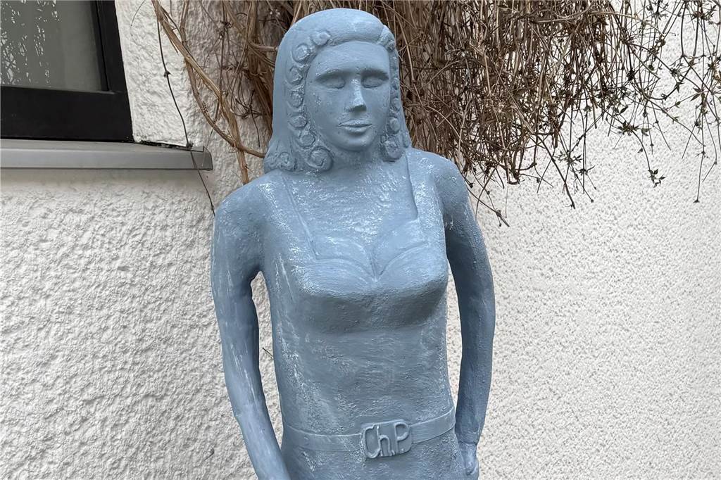 Gruselige Puppe am Kanal ist verschwunden: Das Rätsel ist gelöst Eine Puppe aus Beton.
