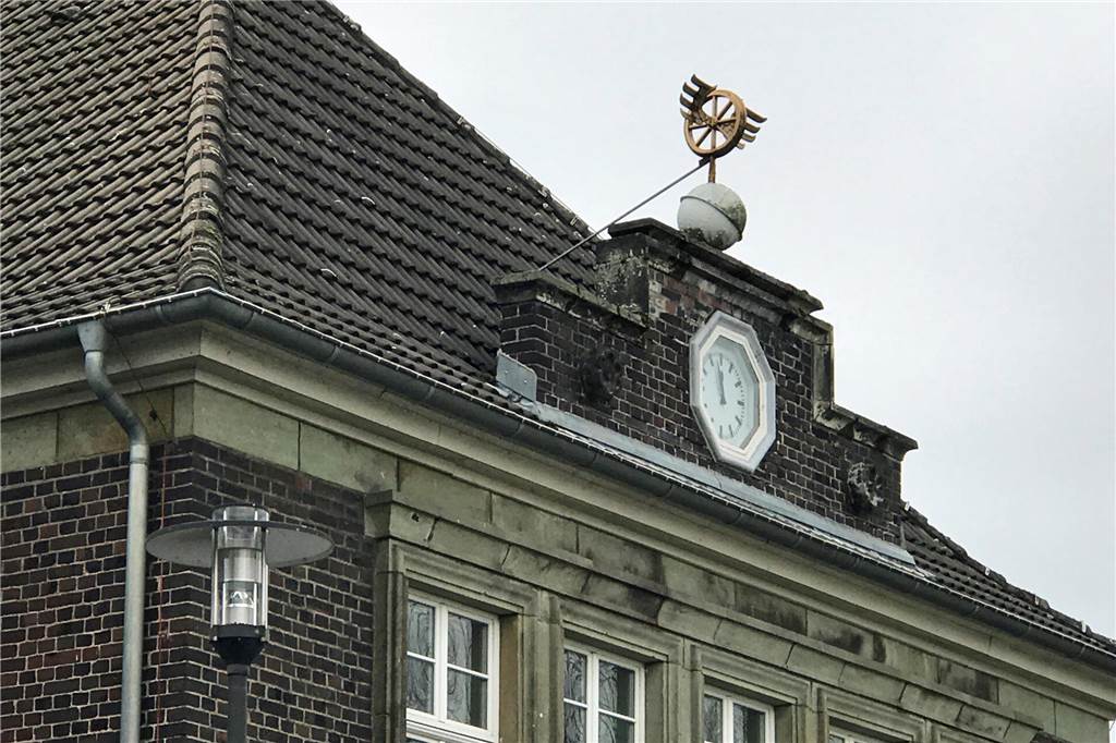 Weiter keine Uhr am Bahnhof in Werne: Reparaturen verzögern sich So sieht die Uhr am Bahnhof in Werne normalerweise aus.