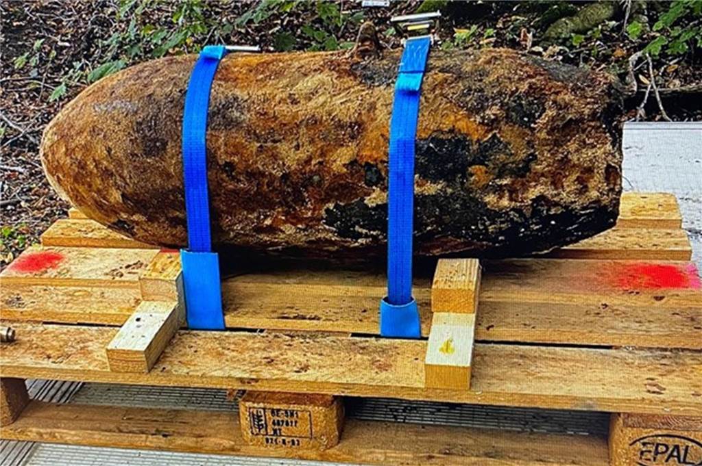 „Lebensgefährlich!“: Klaus Langanki kritisiert Stadt wegen Bombenfund So sieht ein Blindgänger mit 250 Kilo aus dem Zweiten Weltkrieg aus. (Symbolfoto)