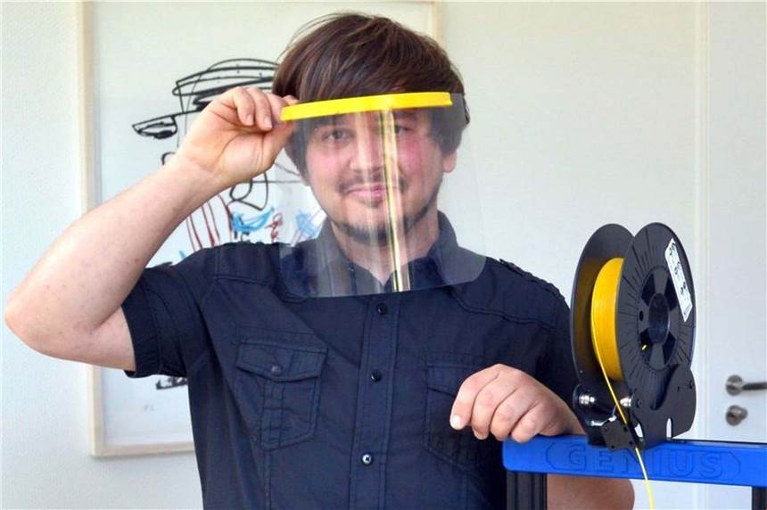 Eigeninitiative: Daniel Backhaus fertigt Schutzvisiere für LWL-Klinik So sieht ein fertiges Visier aus. Daniel Backhaus hat 80 davon hergestellt.