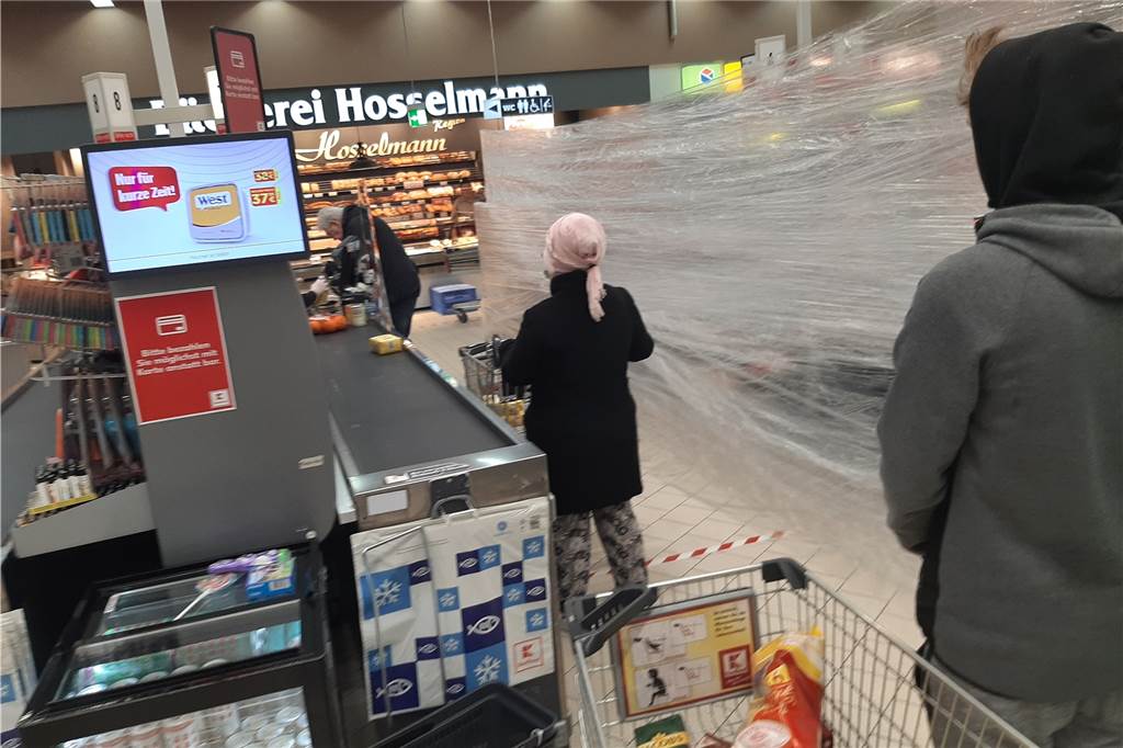 Nachbarschaftshilfe in Werne: Zwischen gutem Willen und gestressten Mitmenschen So sieht es aktuell an der Kasse im Kaufland aus.