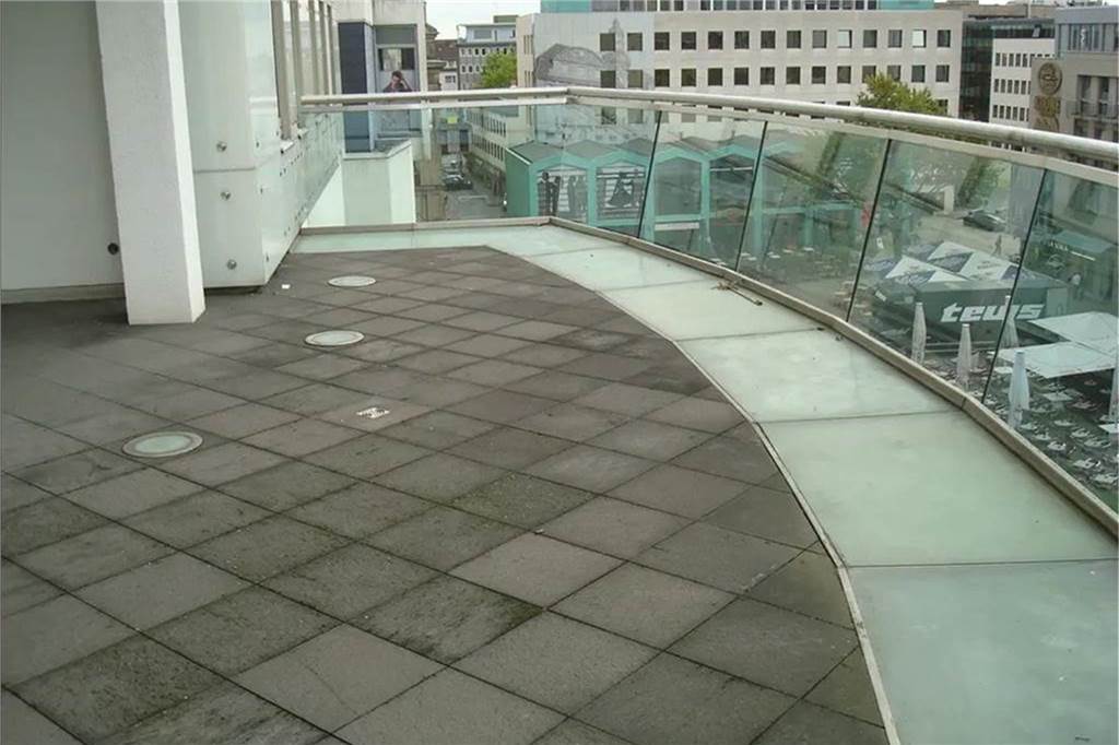 So sieht es auf der spektakulären Außenterrasse des Penthouse aus.