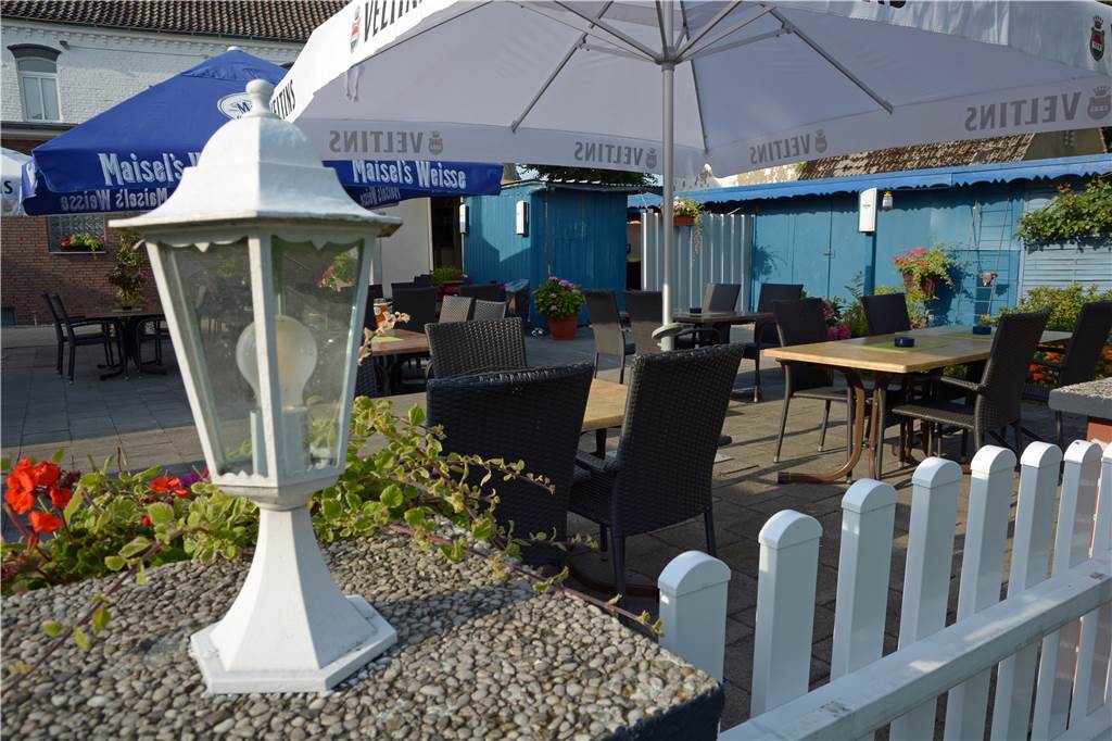 Blick in den Biergarten vom Haus Galgenbach
