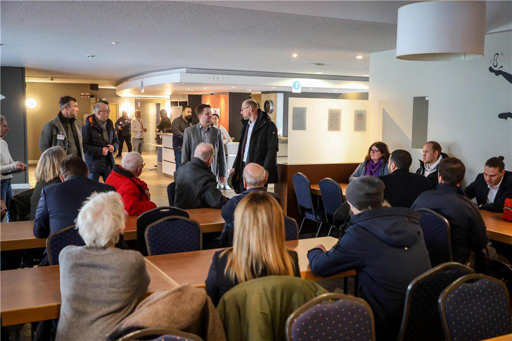 Erste Asylsuchende ziehen in die Geflüchtetenunterkunft in Oespel: Viele Bilder aus dem Inneren des ehemaligen Ibis-Hotels