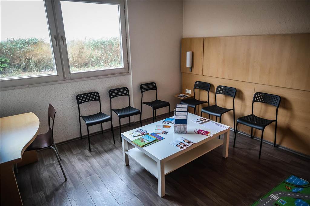 Erste Asylsuchende ziehen in die Geflüchtetenunterkunft in Oespel: Viele Bilder aus dem Inneren des ehemaligen Ibis-Hotels