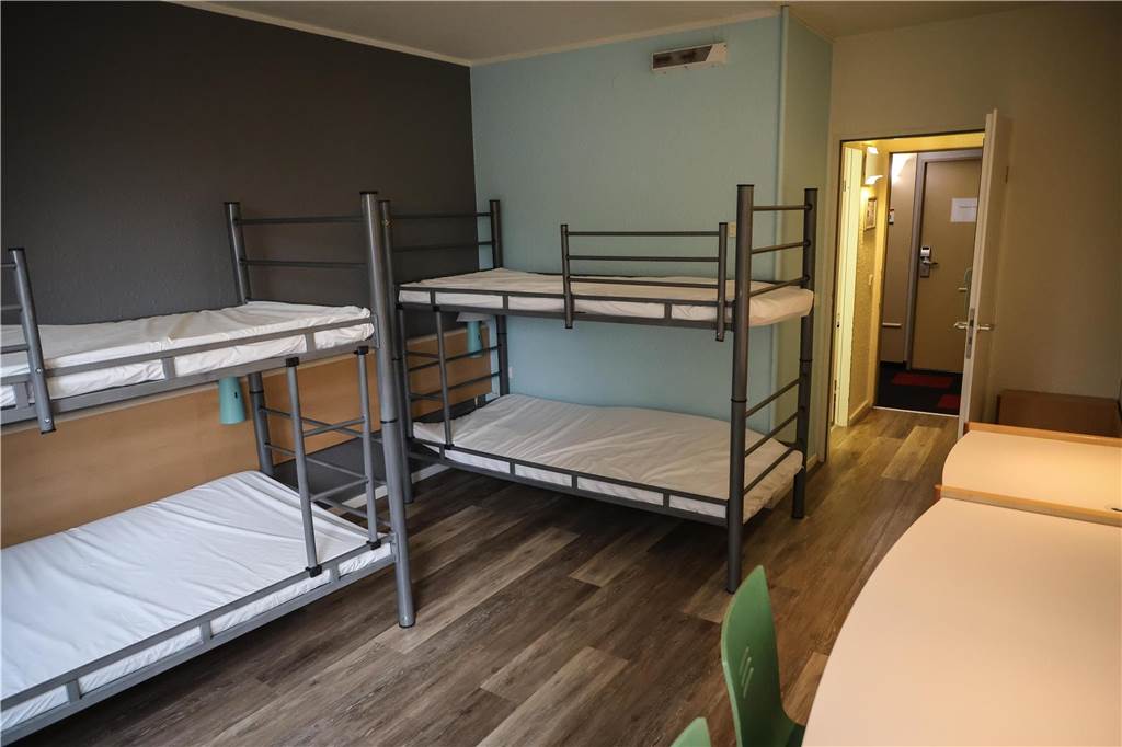 Erste Asylsuchende ziehen in die Geflüchtetenunterkunft in Oespel: Viele Bilder aus dem Inneren des ehemaligen Ibis-Hotels
