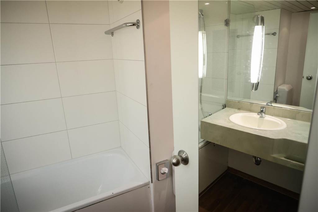 Erste Asylsuchende ziehen in die Geflüchtetenunterkunft in Oespel: Viele Bilder aus dem Inneren des ehemaligen Ibis-Hotels