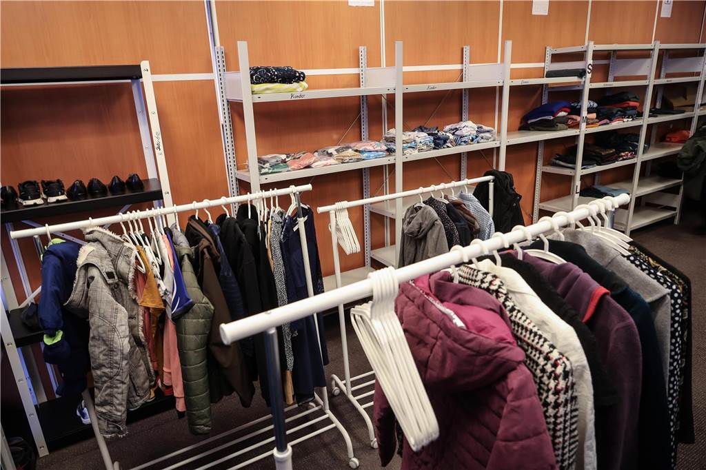 Erste Asylsuchende ziehen in die Geflüchtetenunterkunft in Oespel: Viele Bilder aus dem Inneren des ehemaligen Ibis-Hotels