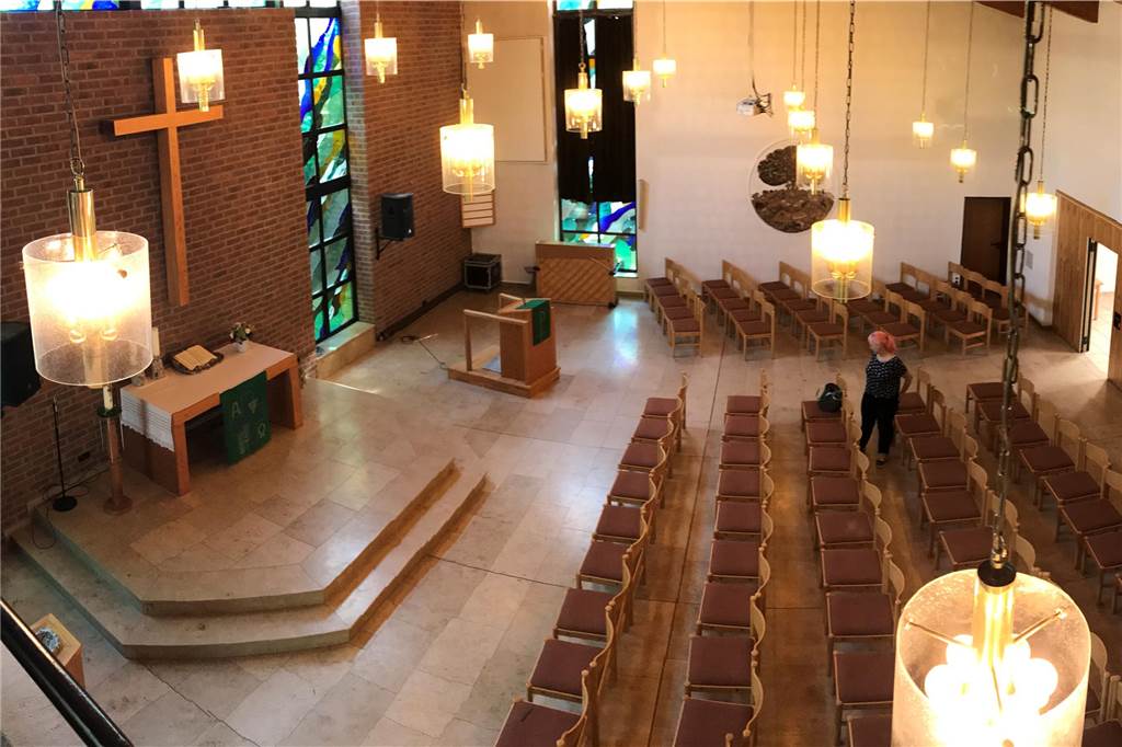Erlöserkirche macht nach dem Brand im Oktober 2021 bald wieder auf So sieht es in der Erlöserkirche der evangelischen Friedenskirchengemeinde in Henrichenburg aus. Auch der Kirchraum war vom Brand nebenan in Mitleidenschaft gezogen.