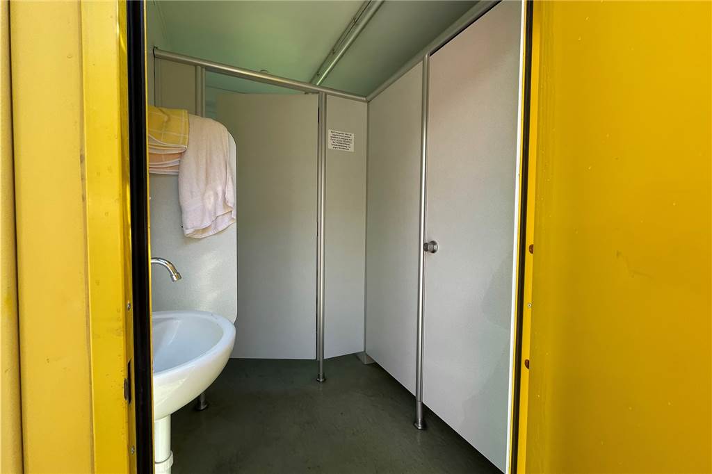 Dortmunder Quartier wird umgebaut: Maria Celner (79) soll im Container duschen Ausweichbadezimmer mit Toilette und Dusche