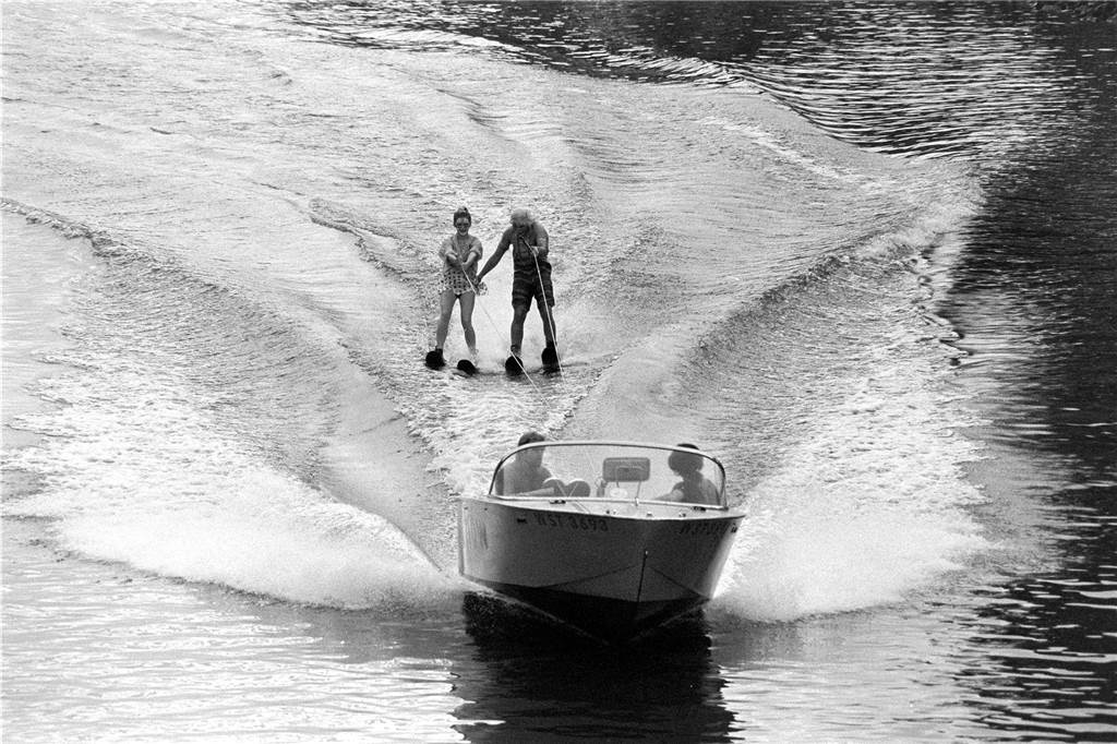 Wasserski am Preußenhafen in Lünen So spektakulär ging es beim Kanalfest in den 1980er-Jahren zu.