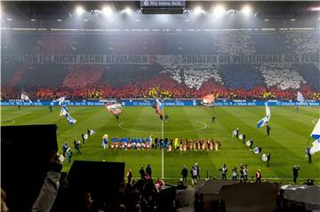 So stimmungsvoll ging es vor dem Hinspiel auf Schalke zu. Auch am Freitag in Nürnberg wird die Fan-Freundschaft zwischen dem „Club“ und Schalke zelebriert - danach gibt es Abstiegskampf.