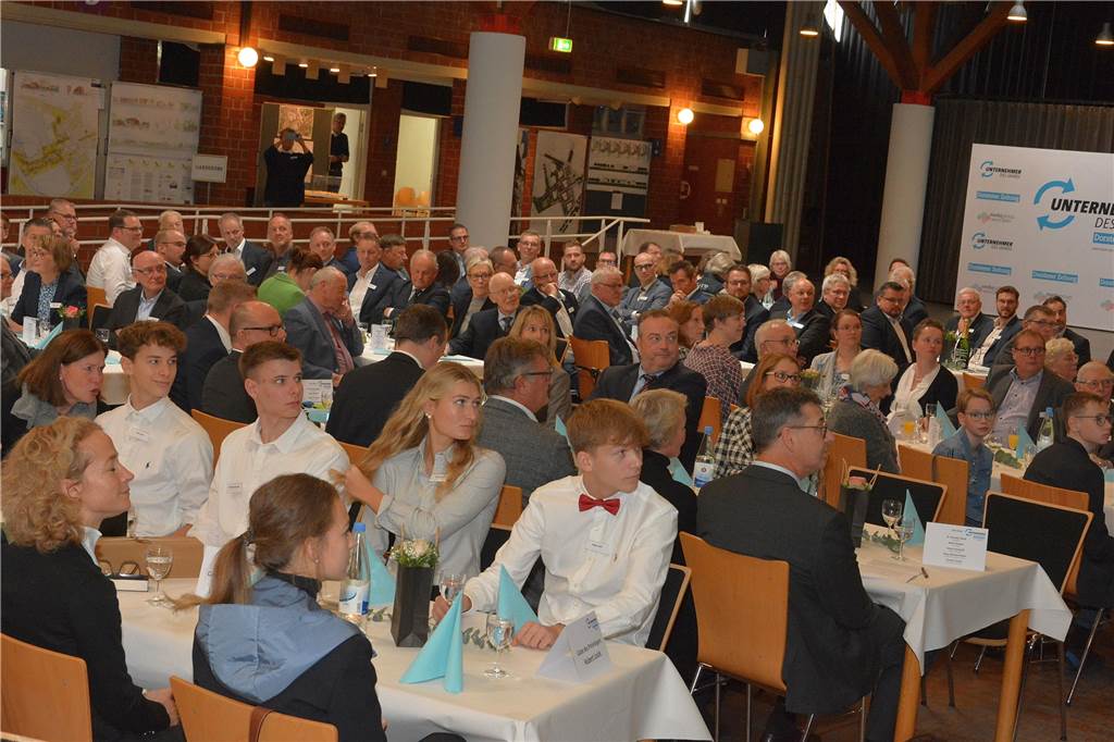 So viele Gäste gab es bei der jährlichen Preisverleihung "Unternehmer des Jahres" noch nie in Dorsten, wie bei der 18. Auflage im Jahr 2022.