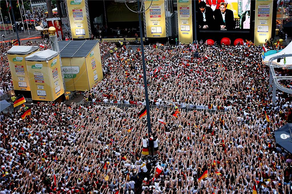 Olympiasieger macht Dortmund fit für Fußball-EM So voll wie beim Public Viewing zur WM 2006 wird es 2024 auf dem Friedensplatz nicht werden. Für die Fan-Treffen gibt es ein neues Konzept.